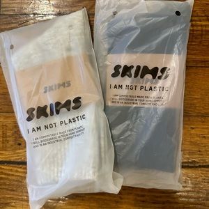 Skims socks